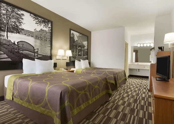 Super 8 By Wyndham Chatsworth/Dalton