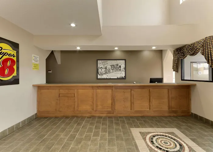 Super 8 By Wyndham Chatsworth/Dalton
