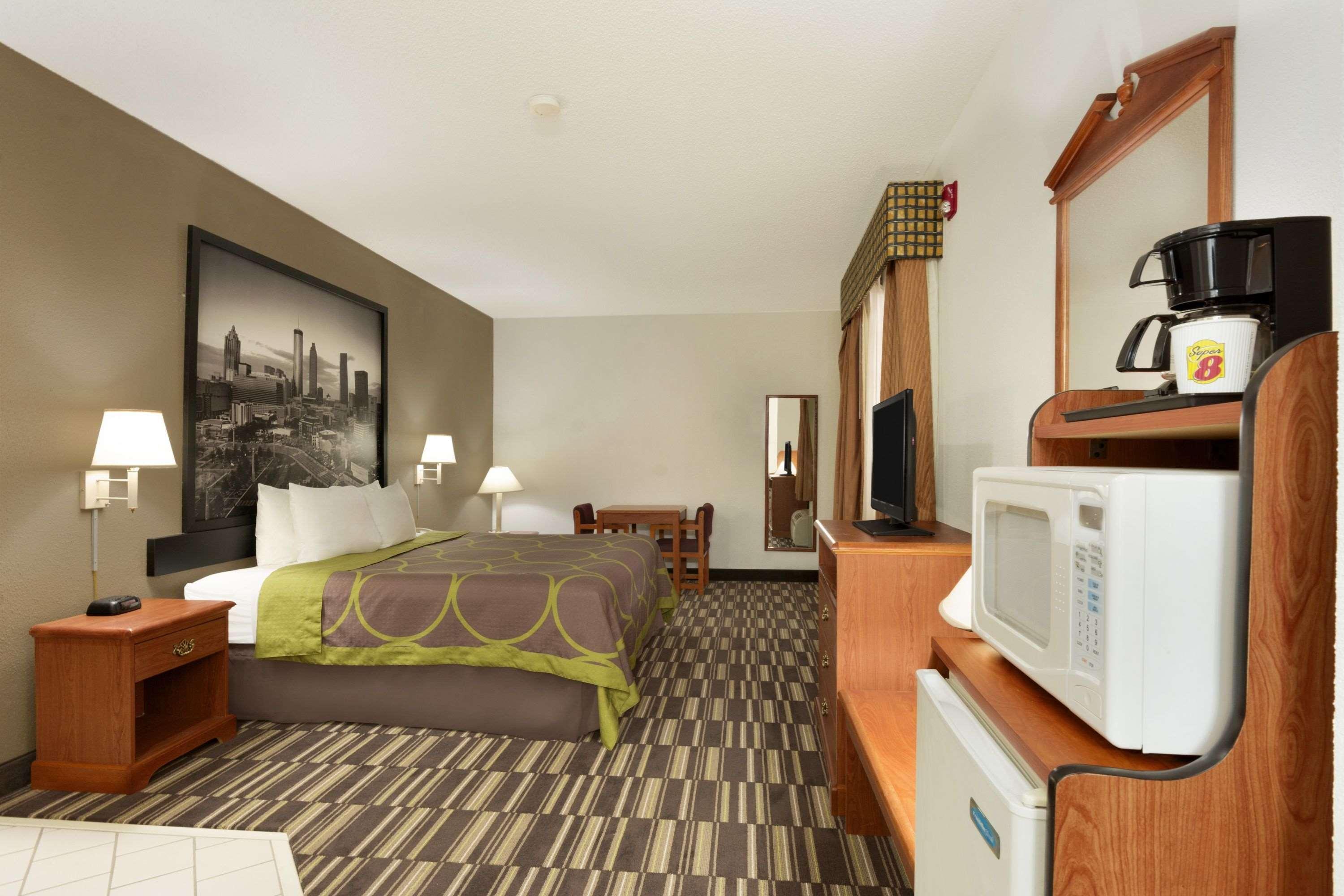Super 8 By Wyndham Chatsworth/dalton Motel 2*