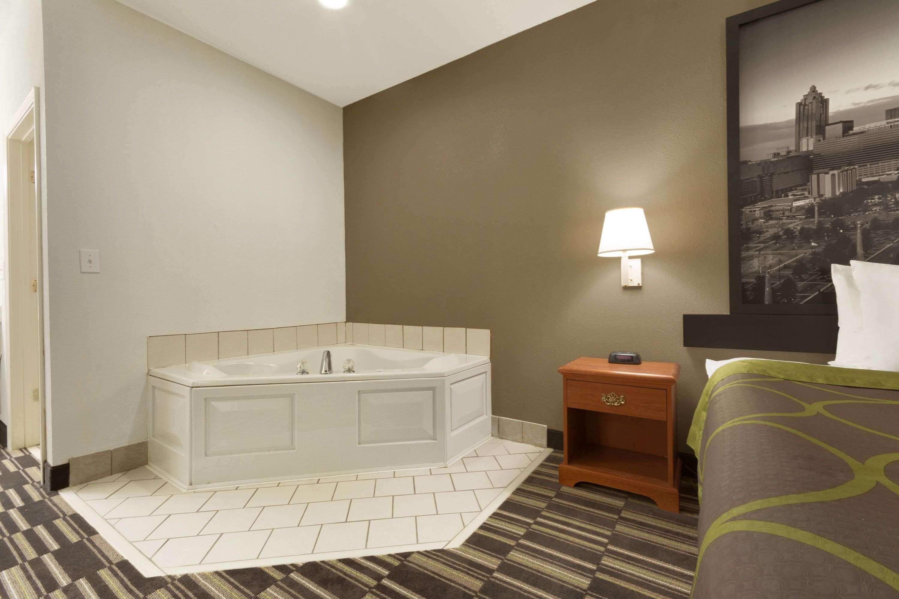 Super 8 By Wyndham Chatsworth/dalton 2*