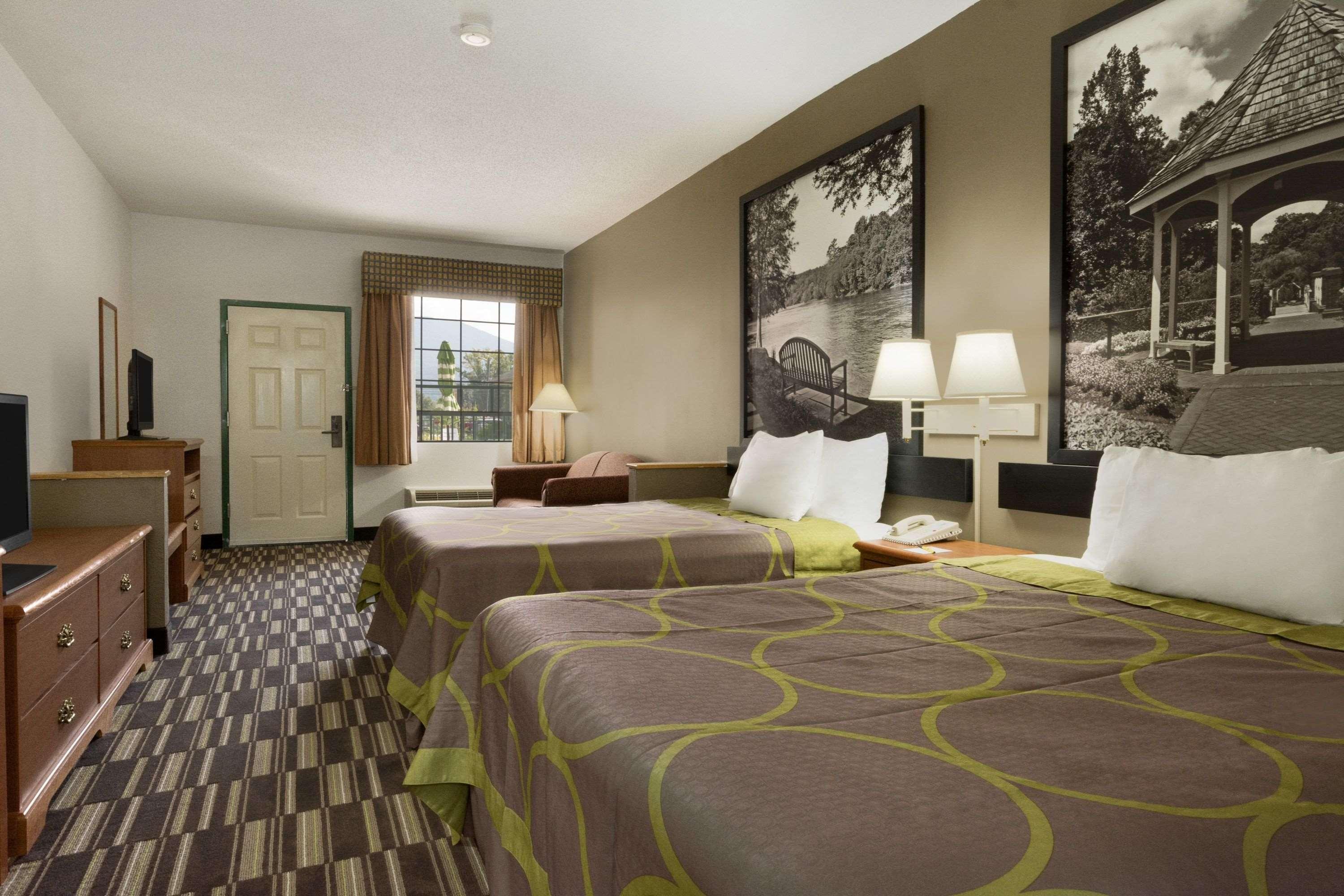 Super 8 By Wyndham Chatsworth/dalton 2*