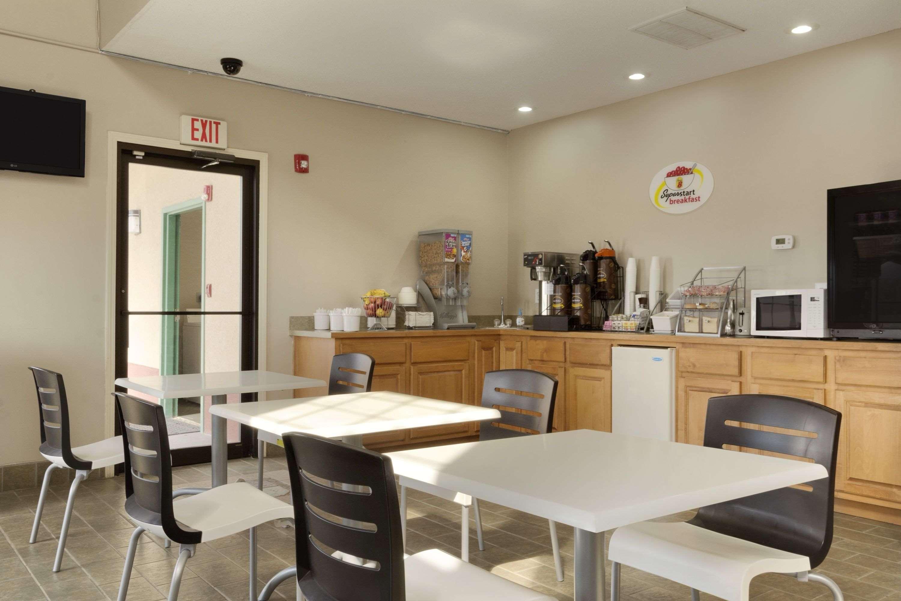 Super 8 By Wyndham Chatsworth/dalton Chatsworth