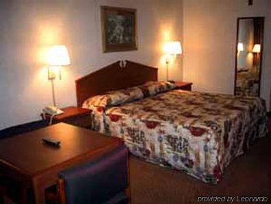 Super 8 By Wyndham Chatsworth/dalton Motel 2*